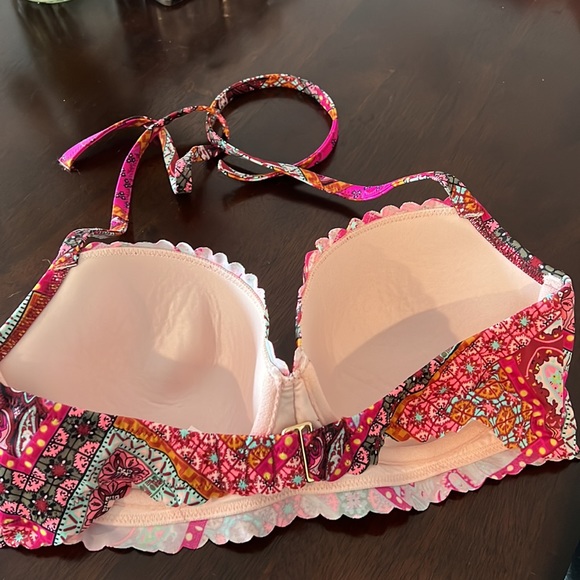 Victoria’s Secret Swimsuit Top - Picture 2 of 3